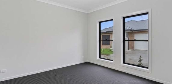 Low-maintenance villa in convenient location - Photo 2