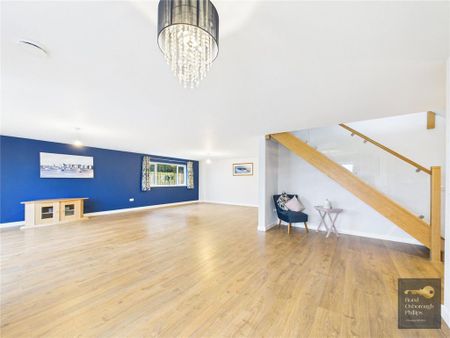 4 bedroom detached house to rent - Photo 3