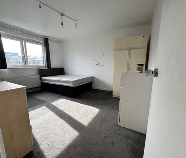 Room in a Shared Flat, Tooting Bec Road, SW17 - Photo 6