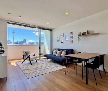 Top Floor with city views - Photo 4