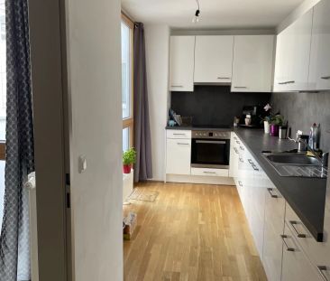 Moderne, geräumige 2-Zimmer-Wohnung mit möblierter Küche und kleine... - Photo 3
