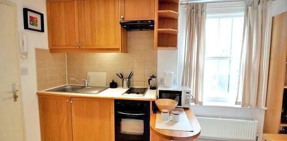 Studio to rent - Photo 2