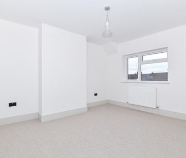 4 bedroom terraced house to rent - Photo 3