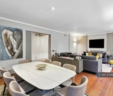 3 bedroom flat to rent - Photo 2
