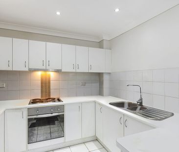 Modern comfort in an ultra-convenient location - Photo 3