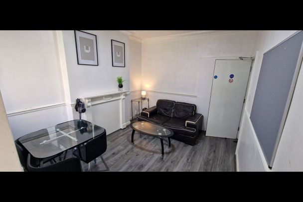Room in a Shared House, Kings Rd, B25 - Photo 1