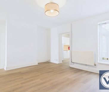 House to Rent: Brickfield Lane, UB3 - Photo 3