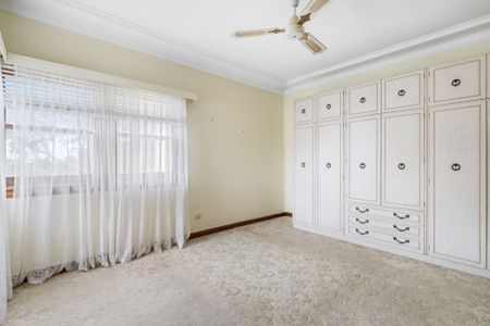 Two Bedroom Home on Large Block - Photo 4