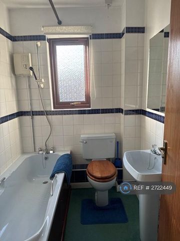 2 bedroom terraced house to rent - Photo 4