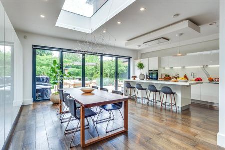 4 bedroom detached house to rent - Photo 5