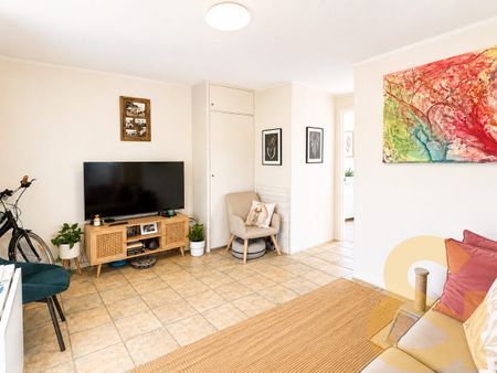 SPACIOUS ONE-BEDROOM APARTMENT IN QUIET BOTANY LOCATION - Photo 2