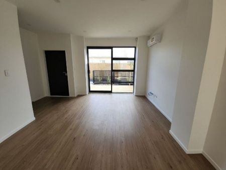 Modern 3BR Townhouse in Henderson - Photo 5