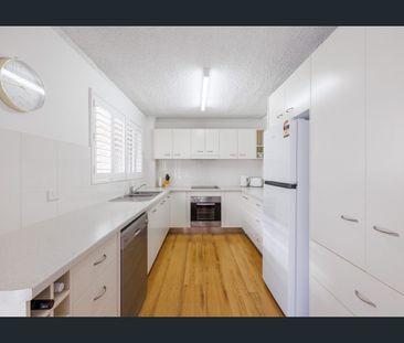 Furnished Beachside Rental - Live the Kirra Beach Lifestyle! - Photo 5