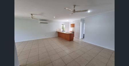 Spacious Villa - Perfect Location! - Photo 4