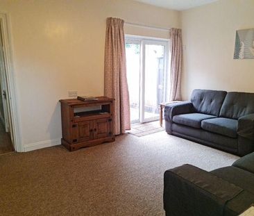 4 bedroom end of terrace house to rent - Photo 2