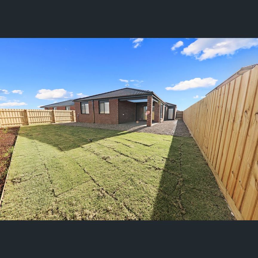 🏡 4-Bedroom House in Wallan - Photo 1