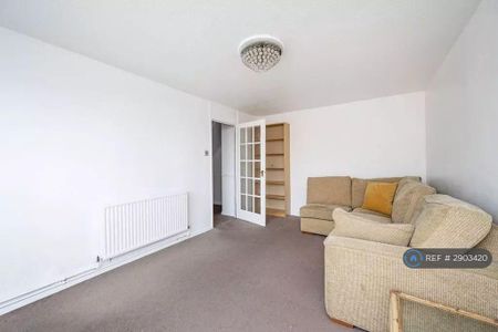 1 bedroom in a flat share to rent - Photo 3
