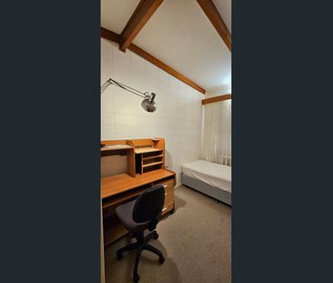 Spacious Home for Rent in Heart of Findon - Photo 3