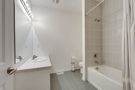 For Lease - 62 Bannister Road, Barrie, Ontario - Photo 2