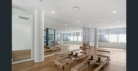 STUNNING APARTMENT IN BEAUTIFUL HOPE ISLAND LOCATION - Photo 4