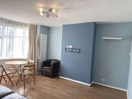 Whiteland Road, High Wycombe, HP12 - Photo 3