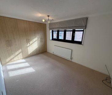 4 bedroom detached house to rent - Photo 4