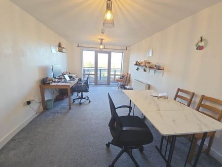 2 bedroom flat to rent - Photo 2