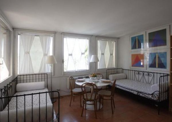 Center-Popolo: Excellently restored 1 bedroom, living, bath, terrace with views. Sleeps 4. Ref 848