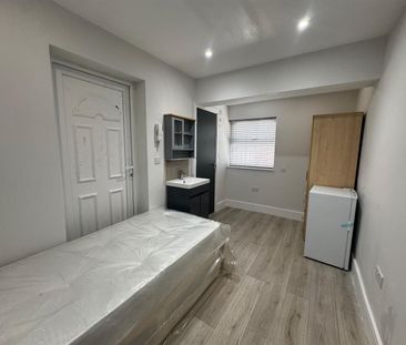 339 Hanworth Road TW3, London - Photo 4