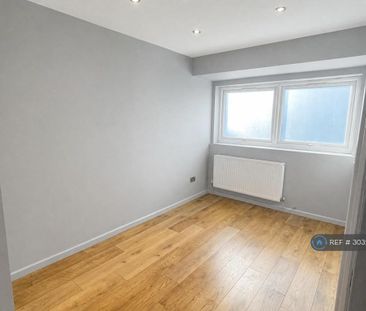 4 bedroom terraced house to rent - Photo 3