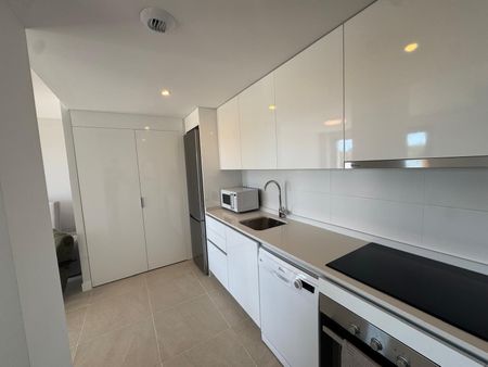 Middle Floor Apartment in Estepona - Photo 3