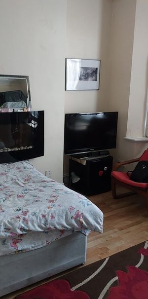 Room in a Shared House, Highcroft, NW9 - Photo 1