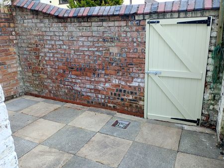 3 Bed Terraced House, Stanley Park Avenue South, L4 - Photo 4