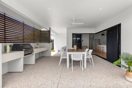 Great Location&comma; Spacious and Immaculately Presented 4 Bedroom Family Home - Photo 3