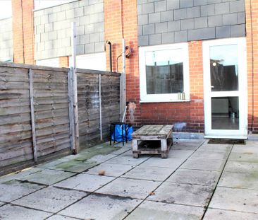 Guide Price £2,200 pcm - Available 15/11/2025 - Unfurnished - Photo 4