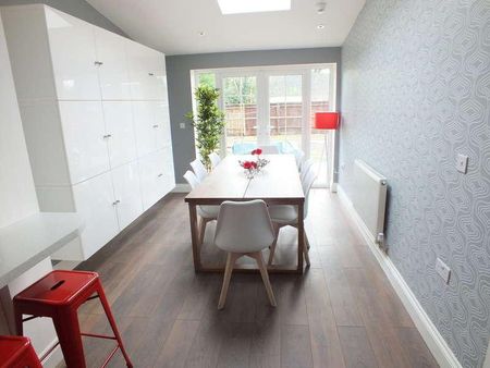 Lacewood Gardens, Reading, Berkshire, RG2 - Photo 3