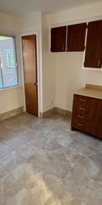 APPARTEMENT À LOUER 41/2 5 MINUTES À PIED DU MÉTRO CADILAC LIGNE DIRECT AU CENTRE VILLE TRÈS TRANQUILLE TRÈS PROPRE TRÈS TRANQUILLE TRÈS ÉCLAIRER PAS - Photo 3
