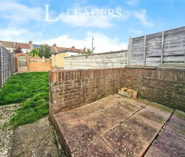 2 bedroom house to rent Vernon Road, PO12 - Photo 5