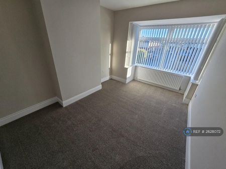 3 bedroom semi-detached house to rent - Photo 5