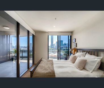 Your Dream Getaway: Luxury Living with Pool & River Views - Photo 3