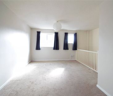 Reeves Close, - Photo 5