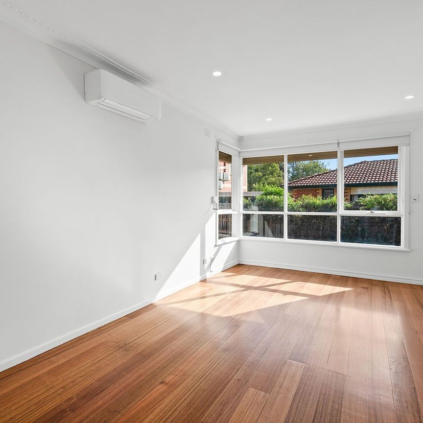 RENOVATED 2 BEDROOM UNIT IN CARNEGIE'S TOP SPOT - Photo 1