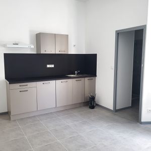 Location Appartement 1 pièce 21m² NIMES 30000 - Photo 2