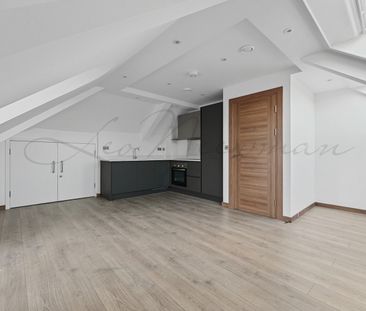 AC Court, Thames Ditton, KT7 - Photo 3