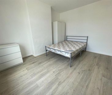 9 bedroom semi-detached house to rent - Photo 2