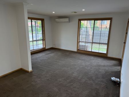 Spacious Family Living on 652m² - Photo 2