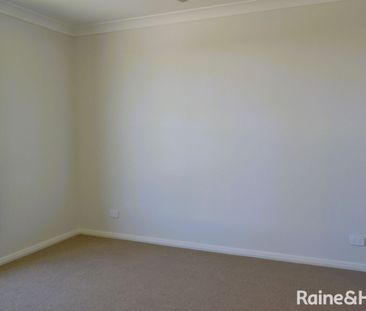 Brand new stunning 4-bedroom home - Photo 3