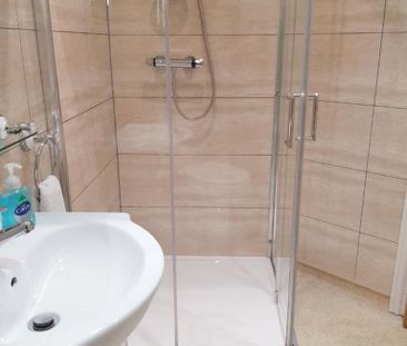 4 bedroom hotel room to rent - Photo 6