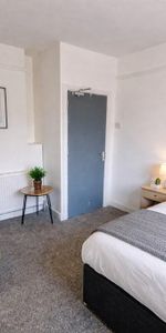 4 bedroom terraced house to rent - Photo 4