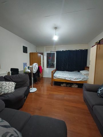 Room in a Shared Flat, Shearsmith House Hindmarsh Close, E1 - Photo 3